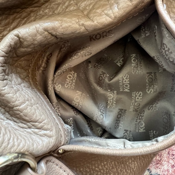 Michael Kors light Brown pebble Leather boho Shoulder Bag with gold accents - Picture 10 of 15